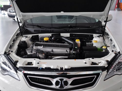 北京汽車(紳寶) 2.0T 自動 發(fā)動機(jī)局部特寫