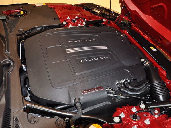 捷豹 3.0T 自動 發(fā)動機(jī)主體特寫