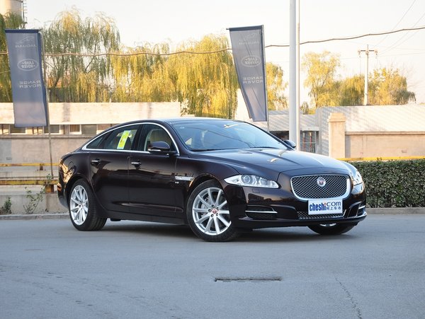 捷豹 XJL 3.0 SC 車輛右側45度角