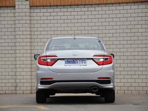 廣汽本田 1.8L 自動 車輛正后方尾部視角