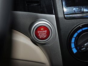 廣汽本田 1.8L 自動 車輛點火開關特寫