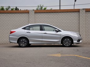 廣汽本田 1.8L 自動(dòng) 車輛正右側(cè)