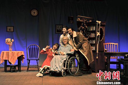 北京人藝上演《她彌留之際》治愈系喜劇冬日送暖