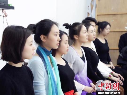 ��ýӰҕ��˔�(sh��)�����Ϻ�һ�W(xu��)����ˇ��������