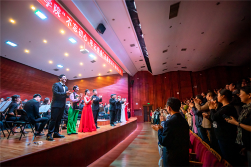��������˹�W(xu��)Ժ�e�k��������������ӛʹ�������}��������(ch��ng)�������(l��)��(hu��)