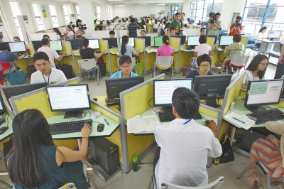 記者探訪鄭州中招評卷現(xiàn)場 中招成績預計7月8日可查