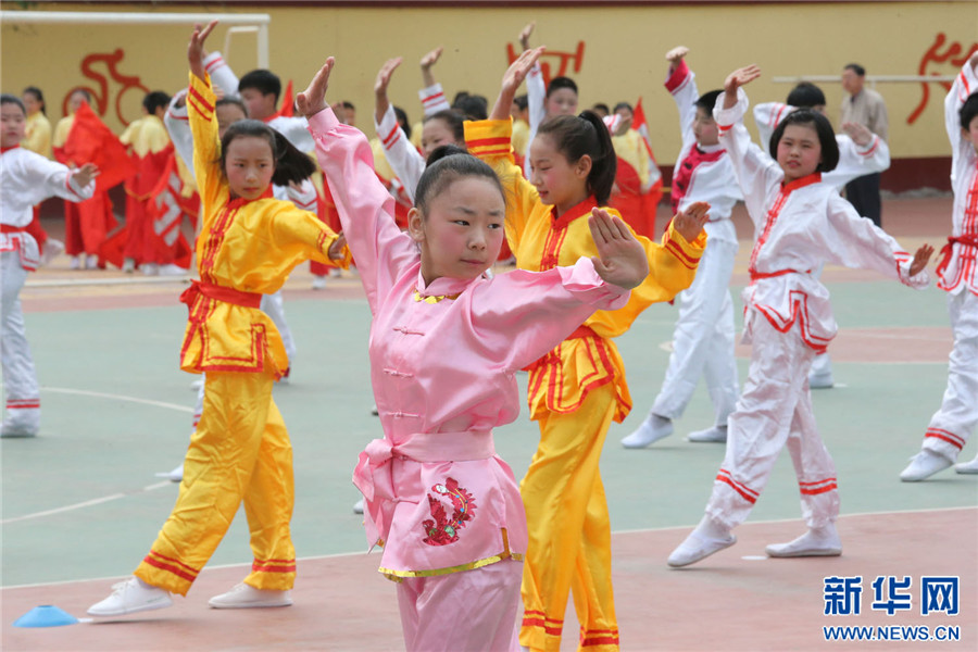 開(kāi)封:武術(shù)進(jìn)校園結(jié)碩果 開(kāi)封:武術(shù)進(jìn)校園結(jié)碩果