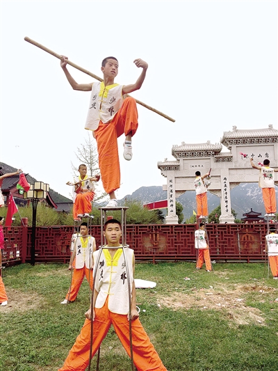 少林武術(shù)節(jié)周日迎賓 12公里7萬人以武會(huì)友