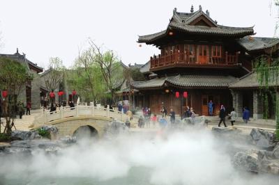 洛陽(yáng)文峰塔非遺文化產(chǎn)業(yè)園驚艷亮相 再現(xiàn)古韻風(fēng)華