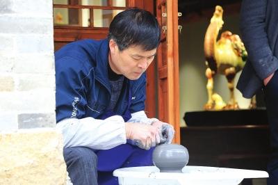 洛陽(yáng)文峰塔非遺文化產(chǎn)業(yè)園驚艷亮相 再現(xiàn)古韻風(fēng)華