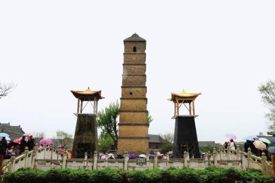 洛陽(yáng)文峰塔非遺文化產(chǎn)業(yè)園驚艷亮相 再現(xiàn)古韻風(fēng)華