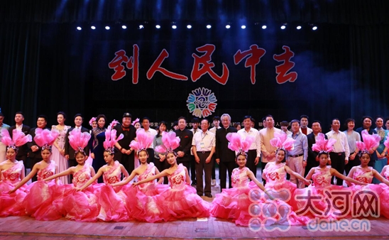 河南省文聯(lián)文藝志愿團(tuán)走進(jìn)駐馬店慰問(wèn)演出