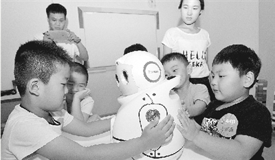 鄭州市青少年快樂大講堂引領(lǐng)孩子感受科技魅力