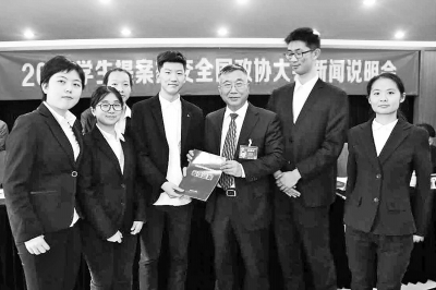推廣口袋書助推全民閱讀 鄭州中學(xué)生的模擬提案有望上兩會(huì)