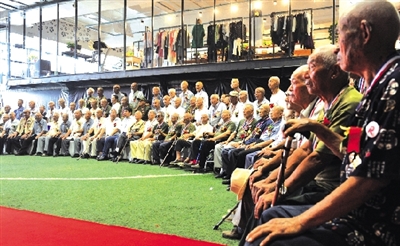 紀(jì)念抗日戰(zhàn)爭勝利70周年 70名老兵鄭州大聚會