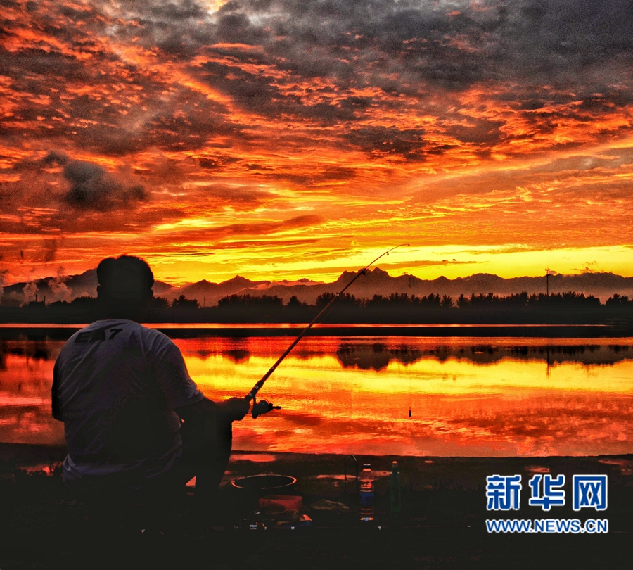 河南濟(jì)源:風(fēng)起云層動 雨歇晚霞明 河南濟(jì)源:風(fēng)起云層動 雨歇晚霞明