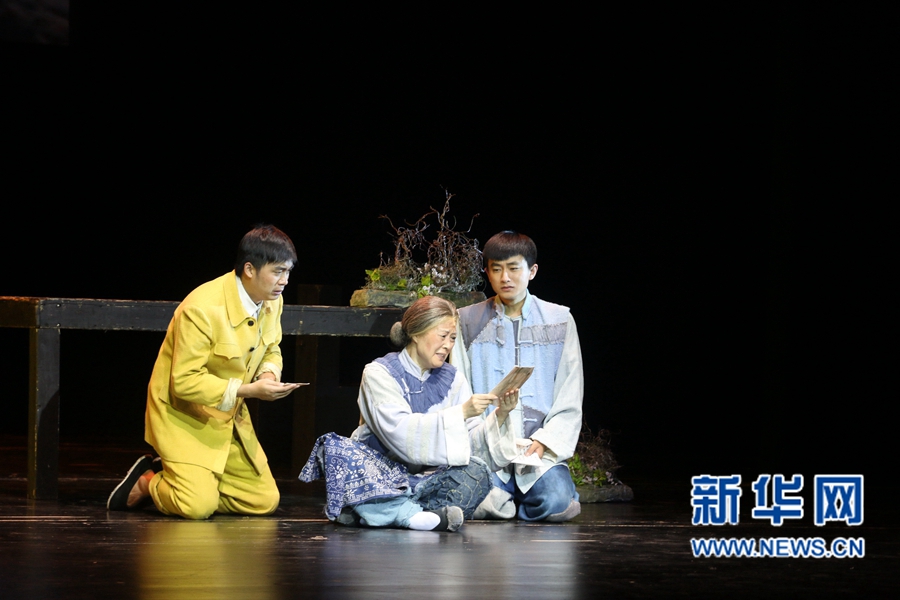 紅色話劇《誰(shuí)主沉浮》在三門(mén)峽演出 紅色話劇《誰(shuí)主沉浮》在三門(mén)峽演出