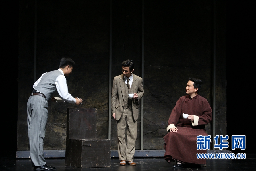 紅色話劇《誰(shuí)主沉浮》在三門(mén)峽演出 紅色話劇《誰(shuí)主沉浮》在三門(mén)峽演出