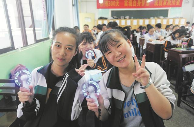 �D�飺���գ���h49�и������I(y��)���յ��ώ���ٛ�͵Ŀ�ǰ�Y���С�L�����D(zhu��n)�ӵ��L���п��Կ��������߰˰࣬�sҫ�߿����˂��֣�ӛ�� ���� ͨӍ�T ���l(w��i)�� �z��