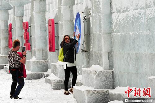 1��28�����|��������ο��ڱ�ѩ������������<a target='_blank' href='http://www.chinanews.com/' _fcksavedurl='http://www.chinanews.com/'></p><p  align=
