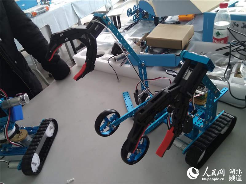 ��h������һ�W(xu��)����������Ħ�C(j��)���ˡ� �ɴ������