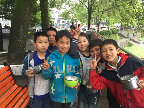 �D�����ʡ�ѻ������ֿh�����l(xi��ng)����С�W(xu��)�W(xu��)����(zh��n)��ȥʳ�þͲ� ���i/�z