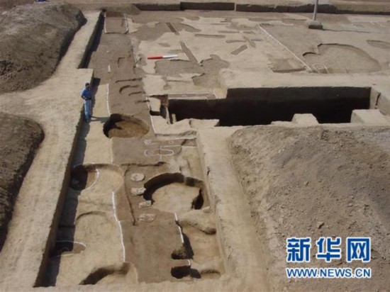 (新華全媒頭條·二里頭遺址·圖文互動)(9)走進最早的“紫禁城” 發(fā)現(xiàn)“最早的中國”