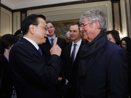 李克強(qiáng)為中塞友誼打出一記漂亮ACE球