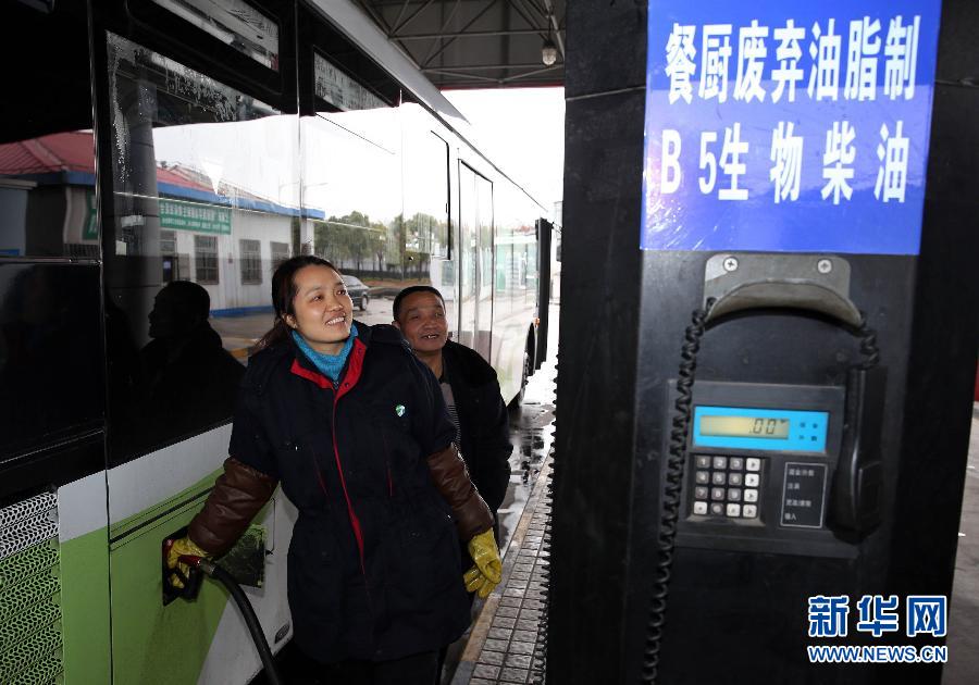 上海100輛公交車“喝”上“地溝油”燃料