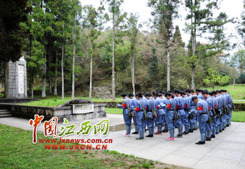 接受革命傳統(tǒng)教育