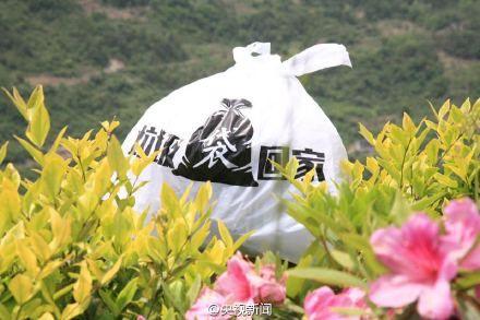 湖北游客在景區(qū)內(nèi)裝1公斤垃圾可換實景劇門票