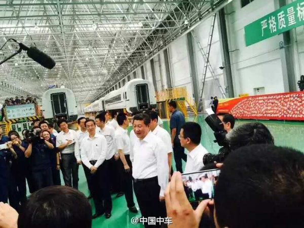 習(xí)近平考察中車長客股份公司(圖)