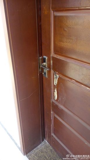 成都一村委會遭搶匪破門門衛(wèi)被打財物被搶(圖)