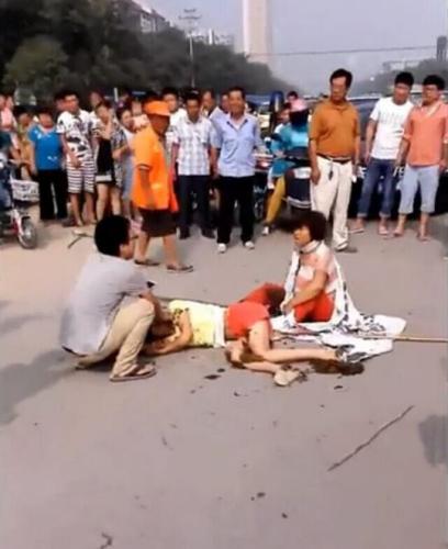 河北官方回應(yīng)刑警家屬毆打債主并抹糞 已被行拘