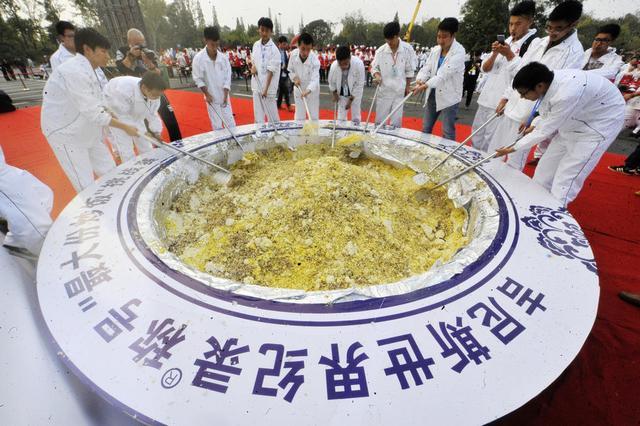 揚州通報4噸炒飯去向:約300斤炒飯送養(yǎng)殖場