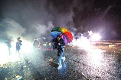 北京今年春節(jié)煙花銷(xiāo)售微降市政府要求把燃放量降下來(lái)