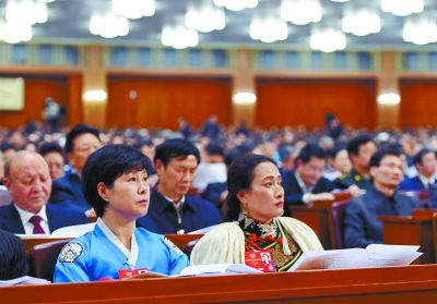新華社:中國(guó)兩會(huì)成世界媒體熱詞 外國(guó)記者可旁聽(tīng)
