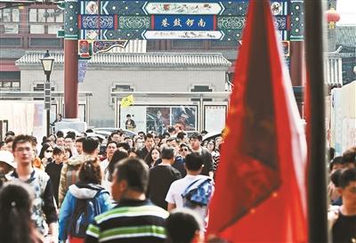 北京南鑼鼓巷今日限流 隊(duì)伍巷口解散定時集合