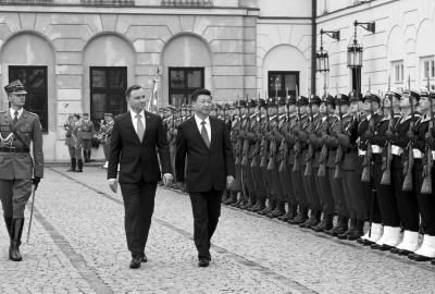 ��(x��)��ƽ��ϯ���m���y(t��ng)���_(d��)�e�еĚgӭ�xʽ�����A��l(f��)