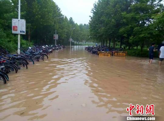 �D����ώ�����W(xu��)У�@��(n��i)·�ηeˮ��(y��n)�ء�����С�� �z