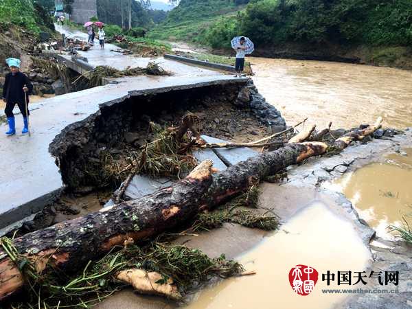 華南等地迎較強降雨 東北內(nèi)蒙古多陰雨