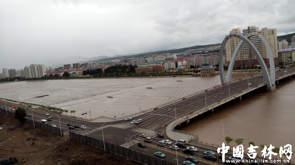 華南等地迎較強降雨 東北內(nèi)蒙古多陰雨