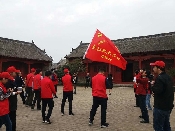 【網(wǎng)絡(luò)媒體走轉(zhuǎn)改】河南南召:36米長畫卷憶長征 烈士后人思紅軍