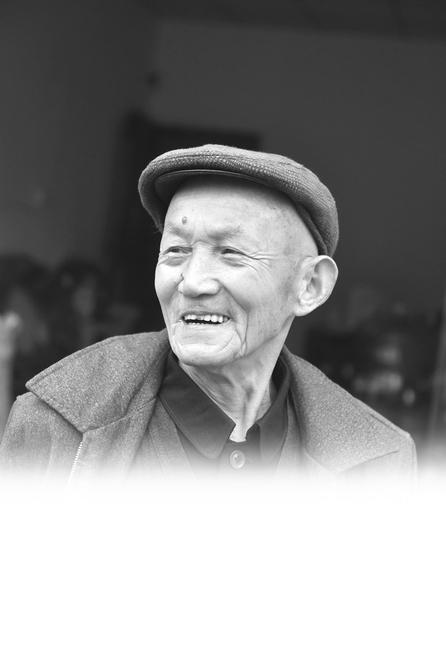 八旬“零食爺爺”7年不舍吃穿 為環(huán)衛(wèi)工送食物
