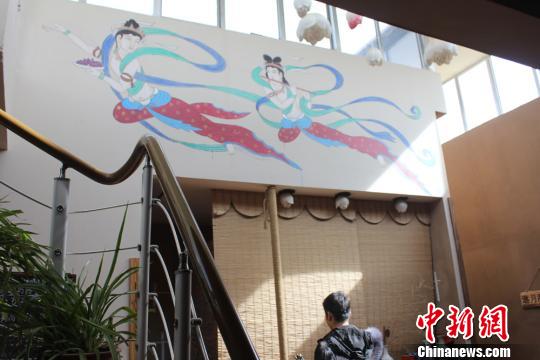 “80后”女掌柜大漠邊開客棧飛天壁畫顯敦煌風(fēng)情