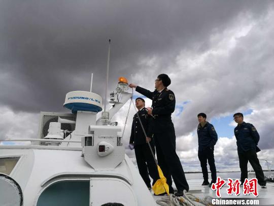 “中國(guó)東極”口岸開關(guān) 首航日12艘次水翼高速客船進(jìn)出口岸