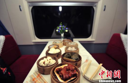 高鐵網(wǎng)上訂餐系統(tǒng)接入支付寶:可叫外賣送餐上車