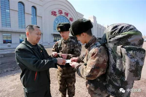 【暖新聞】中國軍人的榮耀時刻:一個敬禮表達千言萬語