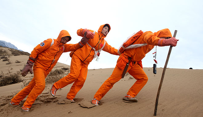 2010��10��20�� ������ɳĮ�M��ɳĮ����Ӗ(x��n)�� �zӰ�����ͨ
