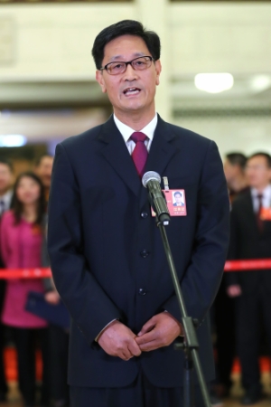 (5)全國政協(xié)委員接受采訪
